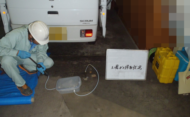 土壌ガス採取状況